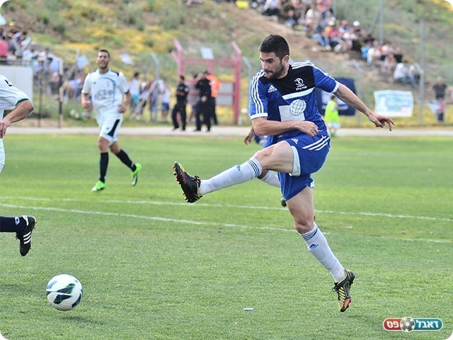 נירן בועט וכובש (ארנון לוי)